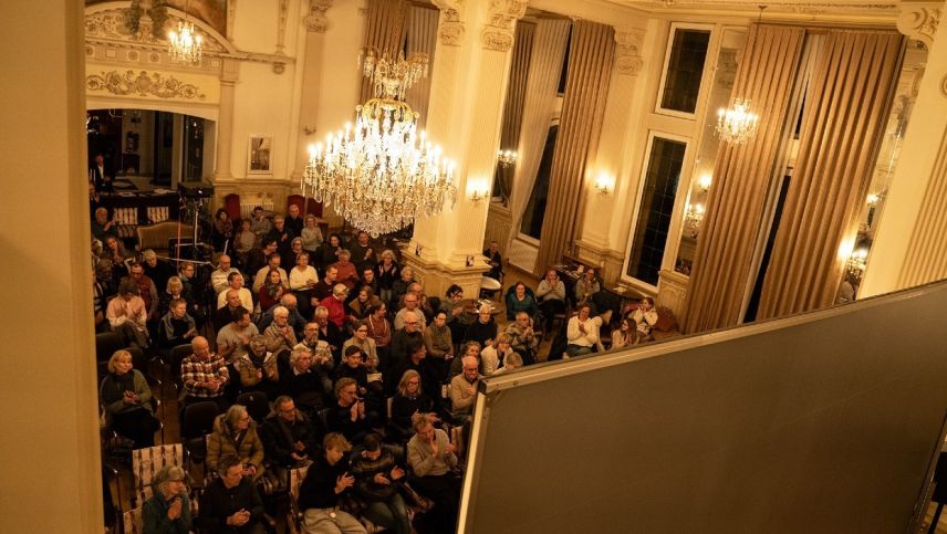 Der Film zieht ein interessiertes Publikum an. Foto: Diana Ulrich