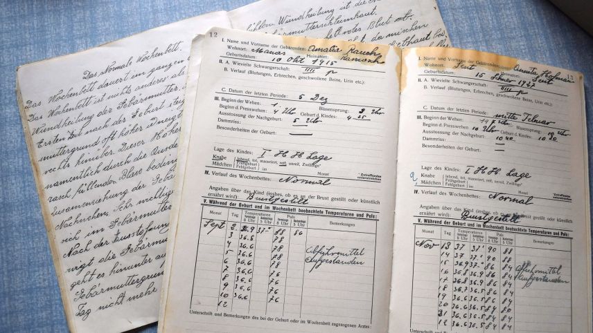 Im Hebammenbuch hatte Hebamme Anetta Mosca ab dem Jahr 1924 notiert, welche Frau im Tal wann jeweils ihr Kind geboren hat. 