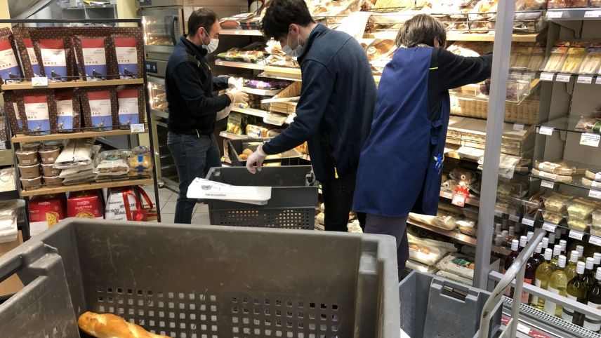 Frühmorgens werden die Brotregale im Silser Volg gefüllt. Mittags bereits zum zweiten Mal, so gross ist die Nachfrage.
Foto: Marie-Claire Jur