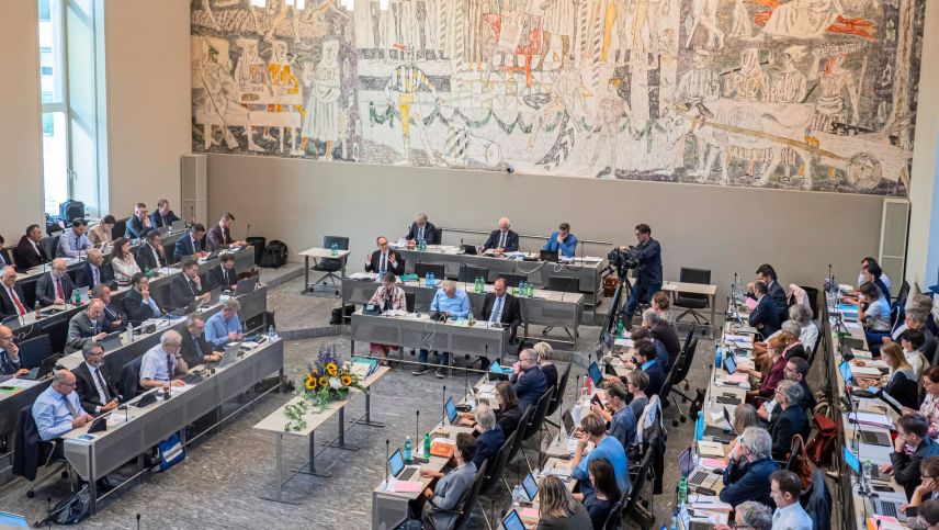 Wohin es den Grossen Rat zur Landesession «verschlägt», entscheidet sich im April. Auch Scuol und St. Moritz haben sich beworben. 		 	Archivfoto: Reto Stifel