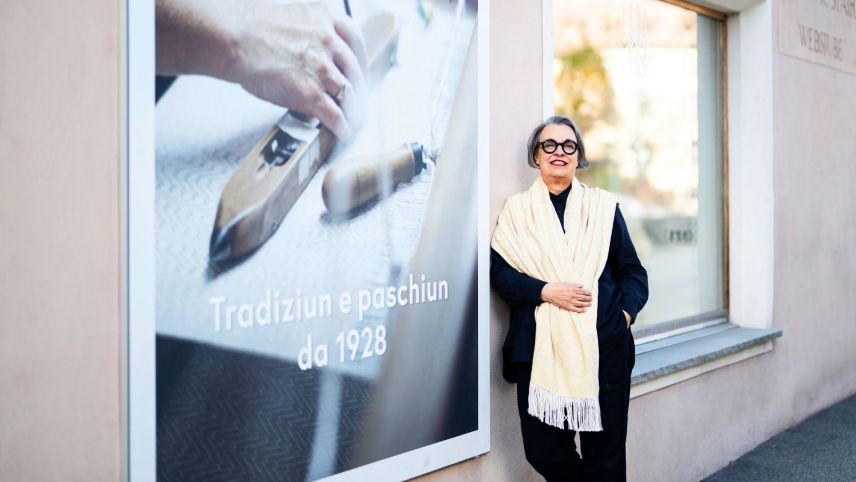 Maya Repele maina daspö ses ons la gestiun da la Tessanda Val Müstair.  fotografia: Mayk Wendt/Tessanda Val Müstair