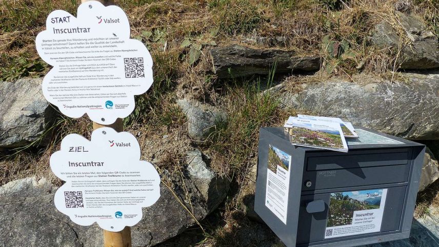 Pro partenzas e böts da la senda «Inscuntrar» pon ils interessats tour ün questiunari, respectivamaing metter quel impli oura illa chartera. fotografias: Flurin Andry
