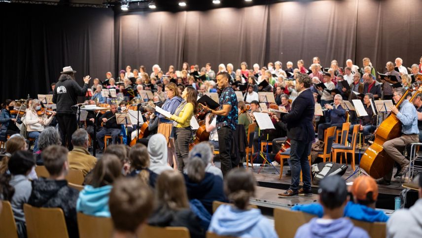 La Nouvavla Sinfonia da Beethoven vain preschantada a Scuol. Fotografia: Dominik Täuber. 