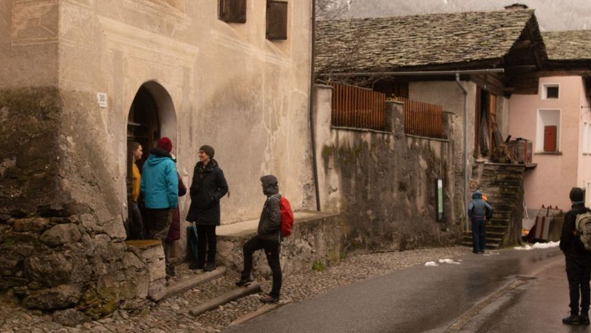Trotz Regenwetter war das Interesse am Sentiero Giacometti gross. Foto: Domiziano Lisignoli