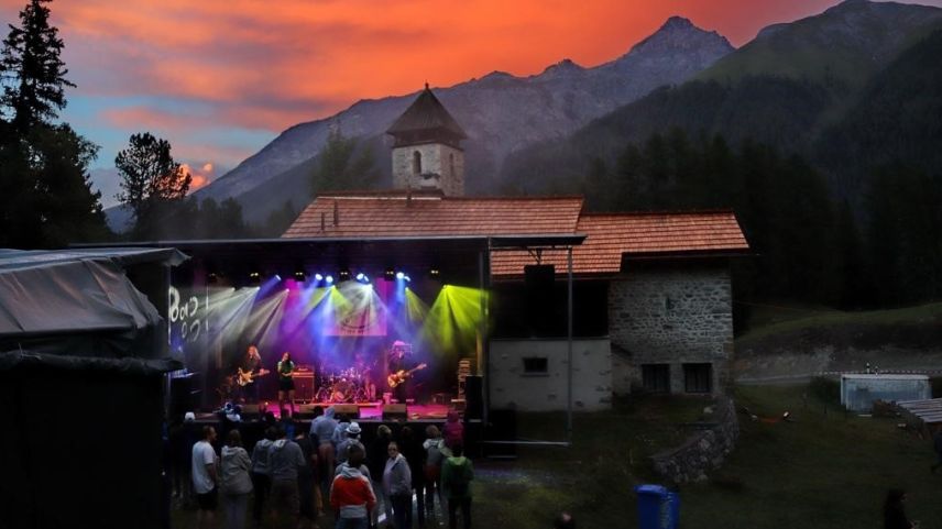 Chapella e Valchava sun i’l finel per «La vschinauncha svizra da l’an 2023». Que’s po auncha vuscher giò fin a la fin da quist mais (fotografia: mad)