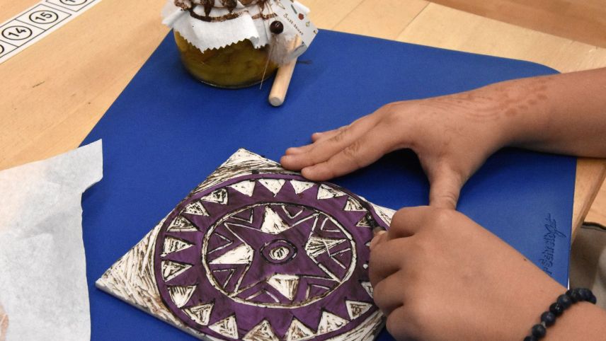 I’l stabilimaint da l’anteriura administraziun cumünala vegnan instruits actualmaing tschinch uffants cun impedimaints (fotografia: Nicolo Bass).