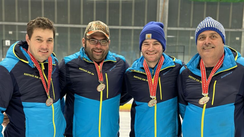 Der ES Sur En mit Claudio Mathieu, Jachen Benderer, Orlando Bass und Otto Davaz wird Vize-Schweizermeister im Mannschafts-Zielwettbewerb (Foto: Nicolo Bass). 
