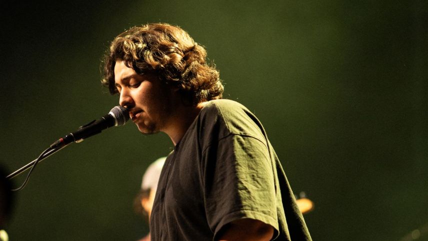 Seulfa, ein junger, aufstrebender Künstler aus Zürich, sorgte mit seiner Musik für etwas Tiefgang. Foto: Corina Holderegger / Cedric Kalt