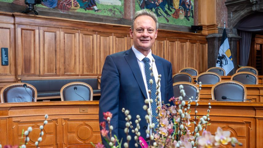 In seiner langen Politzeit hat Stefan Engler gelernt, dass man als Politiker gut beraten ist, unaufgeregt zu bleiben, aber bestimmt. "Die Leute sollen wissen, wofür ich einstehe." Foto: Jon Duschletta 