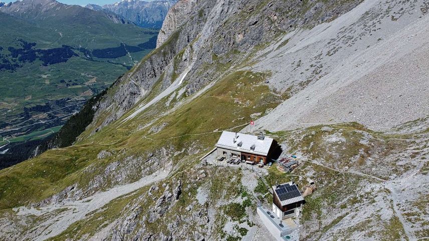 Die Chamonna Lischana ist eine Berghütte der Sektion Engiadina Bassa des Schweizer Alpen-Clubs und liegt südlich von Scuol auf einer Höhe von 2500 Metern am Fuss des Piz Lischana. Foto: CAS