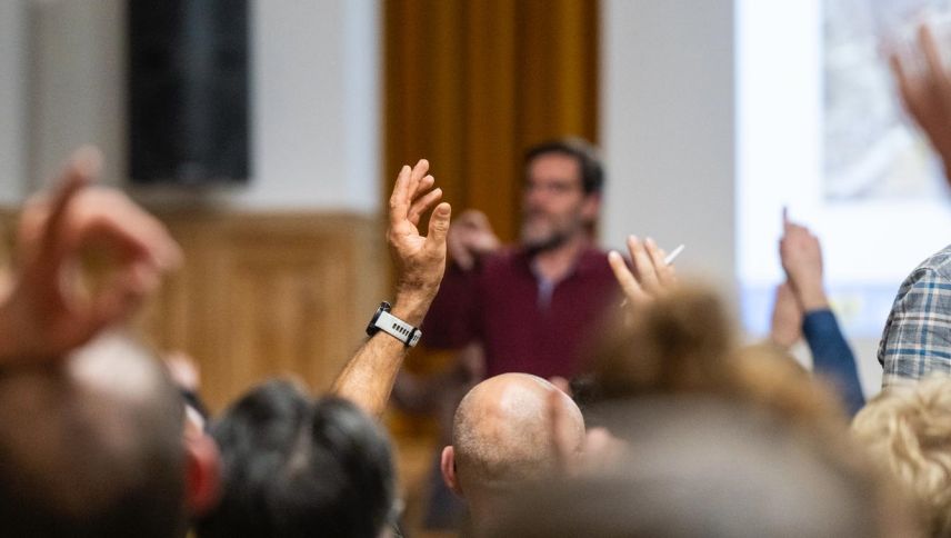 Grond acconsentimaint pels plans da sanaziun pella Büvetta. fotografia: Mayk Wendt