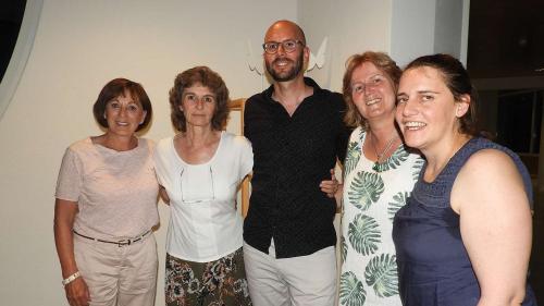 La radunanza da fundaziun ha elet a Verena Erni, Donna Minar, Gian Minar, Bea Stöcklin ed a Martina Hänzi (da schnestra) illa suprastanza. (fotografia: Annatina Filli)