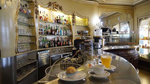 Uschè as preschainta il «Klainguti» oz sün la Piazza Soziglia a Genova (fotografia: Stephanie Roth).