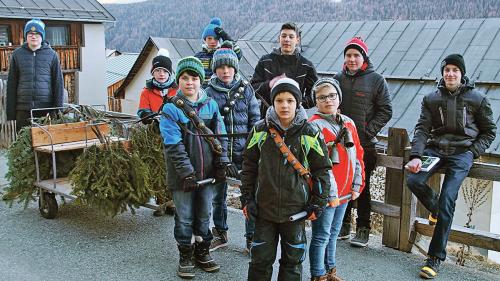 La «mattinada» dals scolars da Tschlin ha eir quist on gnü lö als 2 schner (fotografia: mad).