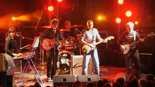 Ils Diabolics in acziun dürant la preschantaziun da lur terz disc compact chi ha nom «Per sbrüer!» (fotografia: mad).