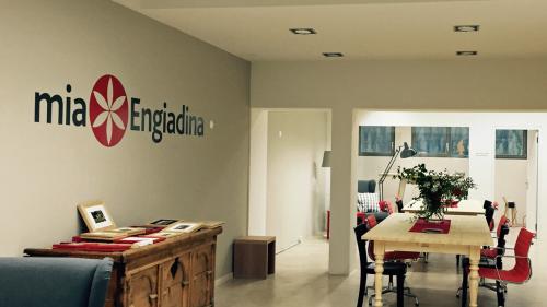 Il prüm Mountain Hub a Scuol spordscha lös moderns per lavurar (fotografia: mia Engiadina).