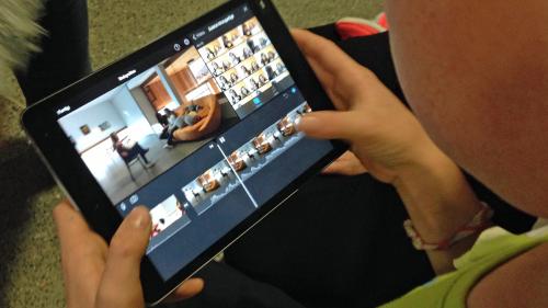 Cun simplas manipulaziuns po il filmar gnir taglià vi dal ipad (fotografia: Annatina Filli).