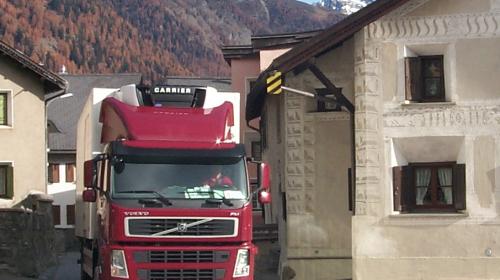 La situaziun da trafic es insupportabla per la populaziun (fotografia: Hermann Thom).