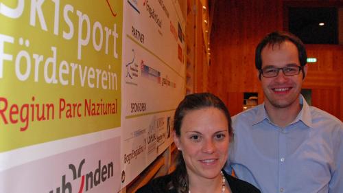 Muriel Hüberli, Leiterin der Sportklasse am HIF, und Gerhard Hauser, Präsident des Skisport Fördervereins Nationalpark Region, setzen sich für den Nachwuchs ein (Foto: Nicolo Bass).
