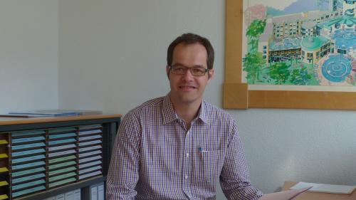 Gerhard Hauser, il directer dal Bogn Engiadina a Scuol, ha plaschair cha la sporta dal bogn es retscherchada (fotografia: Flurin Andry).