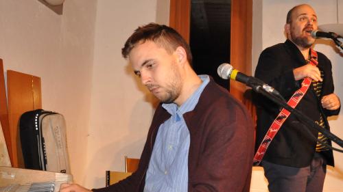 Guido Baldoni (links) und Alessio Lega (rechts) während ihres Auftritts in Maloja. Foto: Marie-Claire Jur.