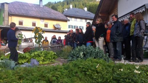 Üna jada han cumanzà ils cuors da rumantsch a Sta. Maria i’l üert da Corina Bott-Falett (fotografia: Mario Pult).