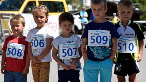 40 Jugendliche haben am 1. Kids-Cross am Unterengadiner Sommerlauf teilgenommen (Foto: Foto Taisch Scuol).