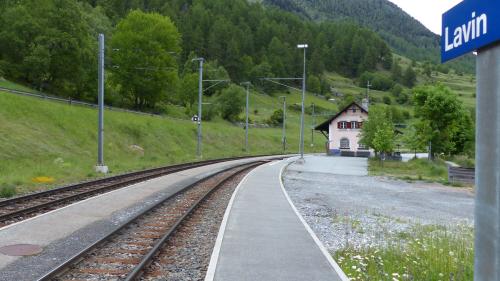 La Società «nossa staziun» voul s’ingaschar per mantegner la staziun immez cumün a Lavin (fotografia: Flurin Andry).