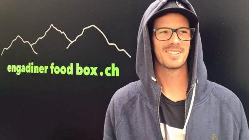 Jon Andri Regi realisescha il proget Engadin Food Box (fotografia: mad).