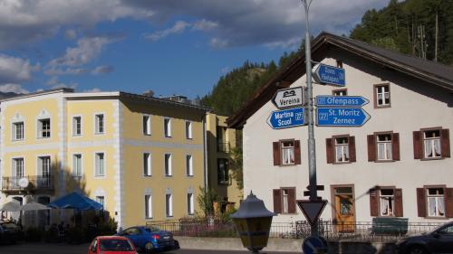 Pel mumaint evaluescha il Chantun la megldra varianta realisabla pel sviamaint da Susch (fotografia: Jon Duschletta).