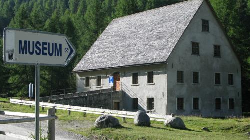 Il museum da la Schmelzra dà üna buna survista dals temps passats (fotografia: Benedict Stecher).