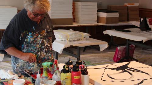 Küfas transpuona seis plaschair da viver in seis disegns (fotografia: Rest Giacun Dermont).