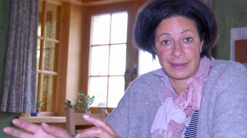 «Eu sun üna persuna directa e disch tuot gualiv oura. Blera glieud predscha quai e per oters es quai massa ferm tabac», disch Gabriella Binkert Becchetti ill’intervista culla Posta Ladina (fotografia: Nicolo Bass).