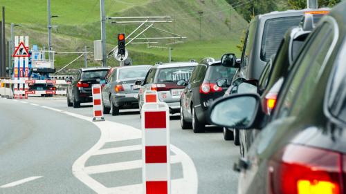 Ein alltägliches Bild auf den Engadiner Strassen. Foto: Jon Duschletta