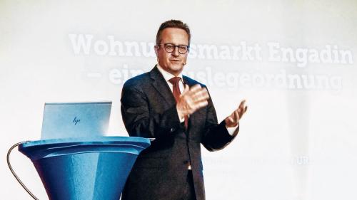 Martin Schmid fordert private, regionale Akteure auf, sich vermehrt für bezahlbaren Wohnraum einzusetzen. Foto: Jon Duschletta