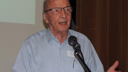 Il president Heinz Zürcher ha manà la radunanza (fotografia: Benedict Stecher).