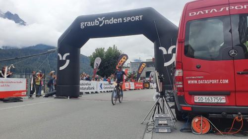 Urs Huber gewinnt die 21. Austragung des Nationalpark Bike-Marathons (Foto: Georg Luzzi/RTR). 