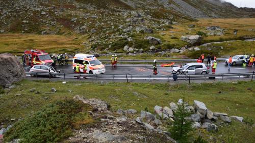 Die Unfallstelle auf der Julierpassstrasse. Foto: Kantonspolizei Graubünden