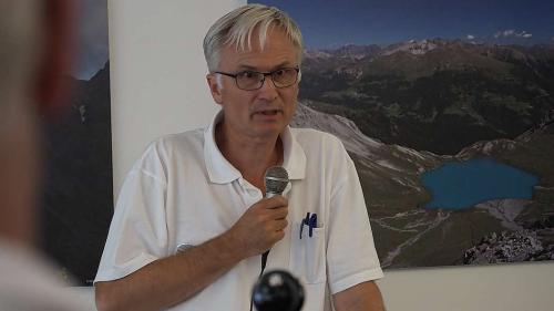 Theodor von Fellenberg, schefmeidi i’l Center da sandà Val Müstair, voul chattar oura quant frequainta cha la leptospirosa es illa populaziun da la Val. fotogrfia: David Truttmann/fmr
