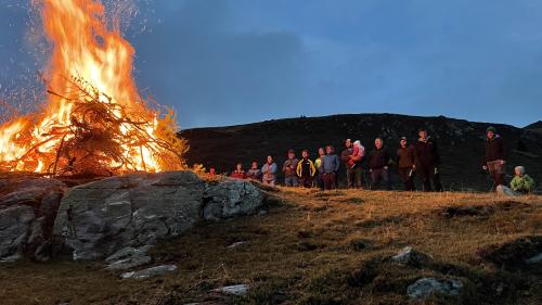 Ün dals fös da solidarità ed admoniziun ha ars in venderdi passà pro l’Alp sura da Guarda. In tuot han visità var 200 persunas las acziuns dals paurs in Engiadina Bassa (fotografia: mad).