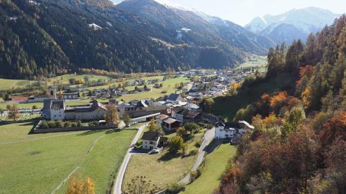 La radunanza cumünala dal cumün da Val Müstair ha acceptà il preventiv 2023 per scrutin (fotografia: David Truttmann).