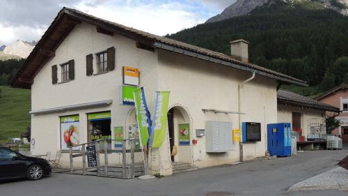 La butia da Tarasp a Fontana immez il cumün (fotografia: Benedict Stecher).