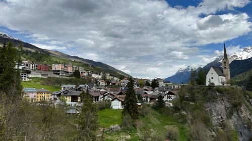 La situaziun finanziala dal cumün da Scuol es actualmaing fich buna (fotografia: Nicolo Bass).