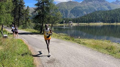 Der Kenianer Leonard Kipngeno Bor gewinnt den 44. Engadiner Sommerlauf. Foto: Reto Stifel