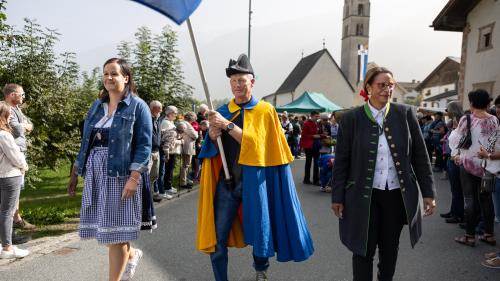 Der Umzug ist jeweils der Höhepunkt der Festa da la racolta. Foto Dominik Täuber