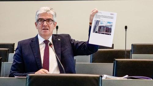 Regierungsrat und Umweltdirektor Jon Domenic Parolini präsentierte im August 2021 in Chur den Medien den Massnahmenkatalog «Aktionsplan Green Deal für Graubünden». Archivbild: Jon Duschletta
