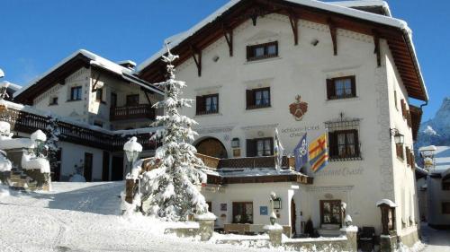 Beim Holiday Check Award 2024 schafft es das Hotel Tarasp auf Platz 1. Foto: Schlosshotel Tarasp