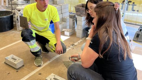 Bei Schnupperlehren und Gewerbemessen lernen Schülerinnen und Schüler die verschiedenen Berufe kennen. Foto: Remo Püntener