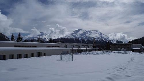 Die Schulanlage Puoz in Samedan. Foto: Reto Stifel