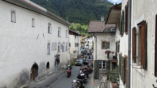 Die Verkehrssituation in Sta. Maria ist eine Belastung für die Einwohner des Dorfes. Foto: z. Vfg